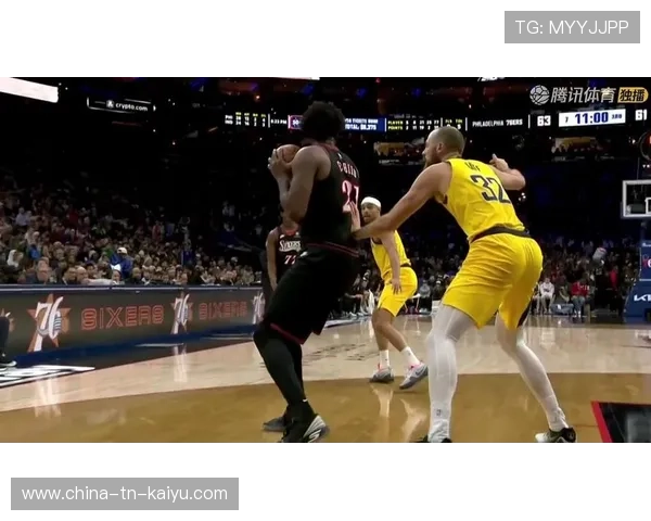 恩比德低位接球，防守开始收缩