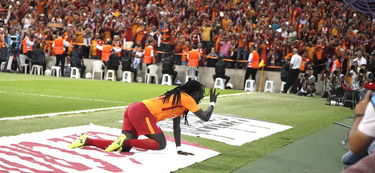 开云体育官网app-世界室内五人制足球赛中国队晋级八强，世界室内足球五人制比赛历届冠军